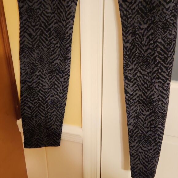 7 For All Mankind Women's Black & Gray Zebra Print Skinny Jeans Size 28 US 6 - Picture 6 of 10